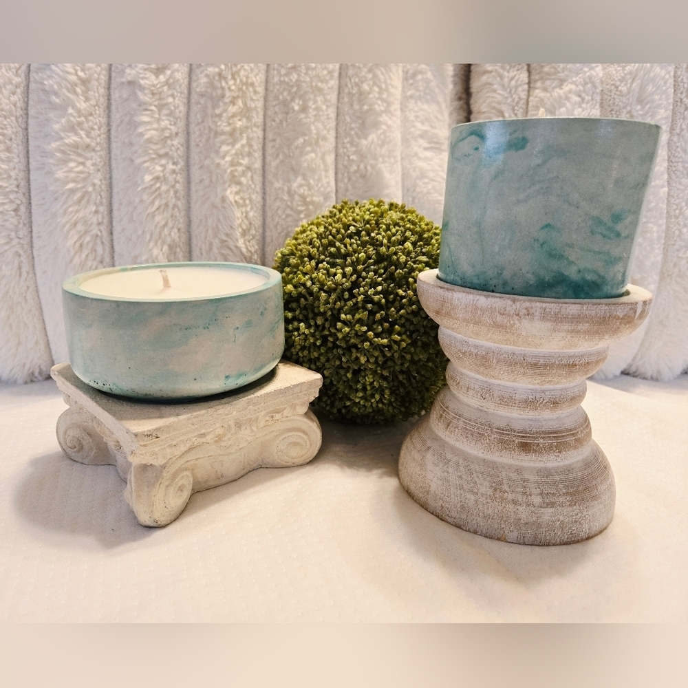 Beautiful Hand Poured Candles & Homeade Vessel. Willow Lane Glow- Fresh Floral